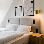 Bob W Munich Airport - Peterhof 4* פרייזינג