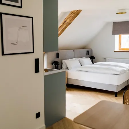 Bob W Munich Airport - Peterhof 4*