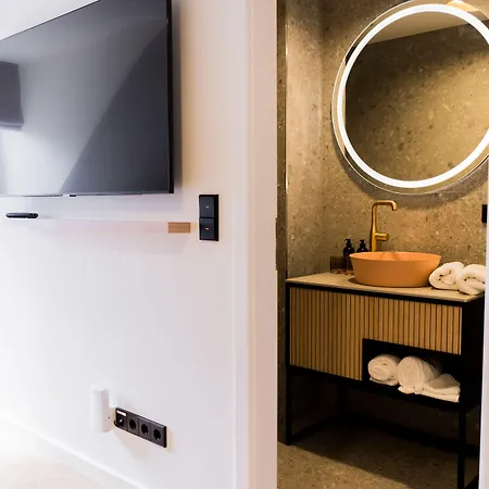 Bob W Munich Airport - Peterhof Aparthotel 4*
