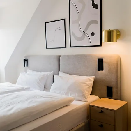 Bob W Munich Airport - Peterhof 4* Frisinga