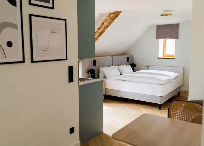 Bob W Munich Airport - Peterhof 4*