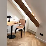 Bob W Munich Airport - Peterhof Lägenhetshotell 4*