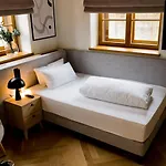 Bob W Munich Airport - Peterhof Freising