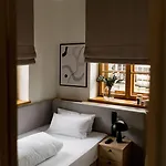 Bob W Munich Airport - Peterhof 4* Freising