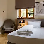 Bob W Munich Airport - Peterhof Lägenhetshotell