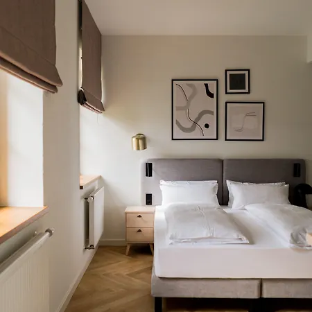 Bob W Munich Airport - Peterhof Hotel apartamentowy 4*