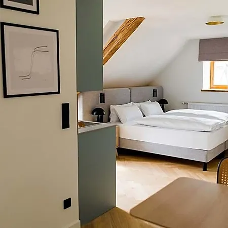 Bob W Munich Airport - Peterhof 4*