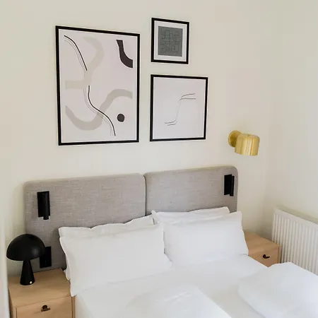 Bob W Munich Airport - Peterhof Apartahotel 4*